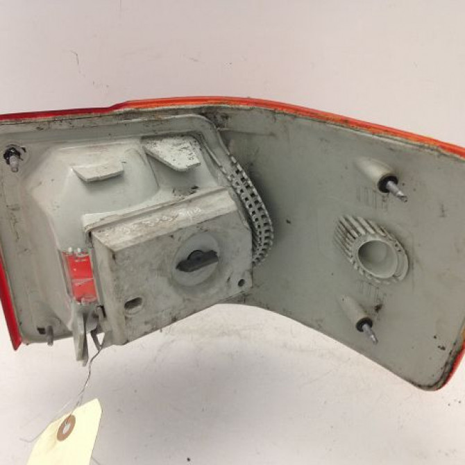 Feu arrière gauche occasion AUDI 80 III Phase 1 10-1986->11-1991 1.8i 2