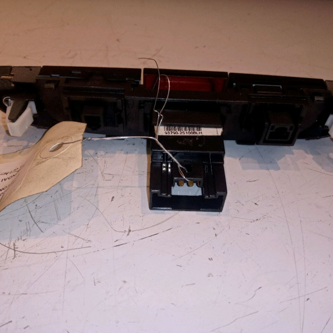 Bouton de warning occasion HYUNDAI IX35 Phase 1 03-2010->06-2013 937902S100BLH 2