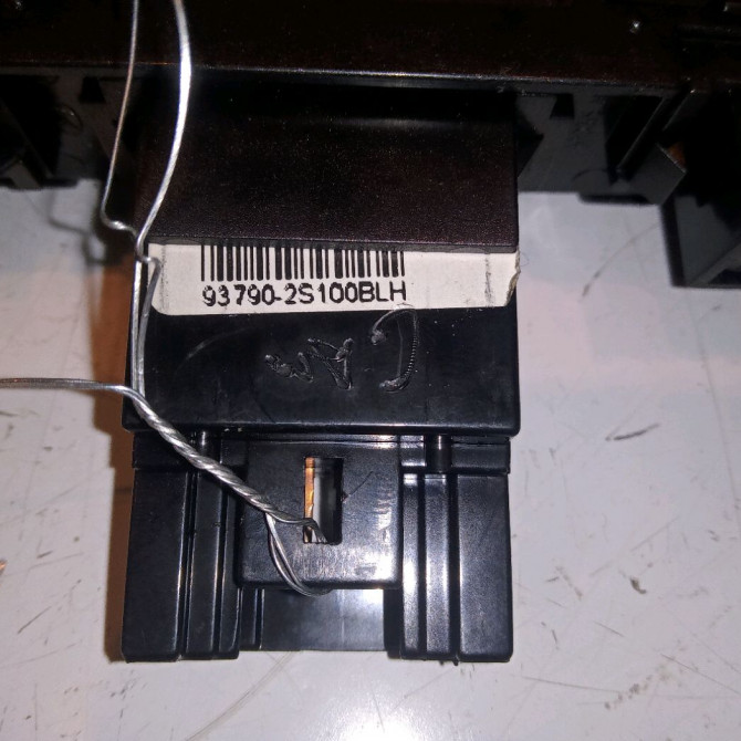 Bouton de warning occasion HYUNDAI IX35 Phase 1 03-2010->06-2013 937902S100BLH 3