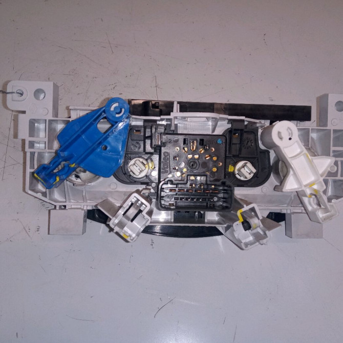 Commande de chauffage occasion DACIA SANDERO I Phase 1 06-2008->10-2012 1.5 DCI 90ch 275101924R 2