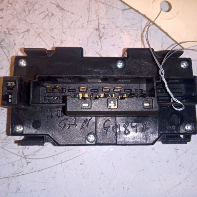 Bouton de warning occasion MERCEDES CLASSE E II Phase 2 09-1999->03-2002 E 220 CDI 2088200310 2