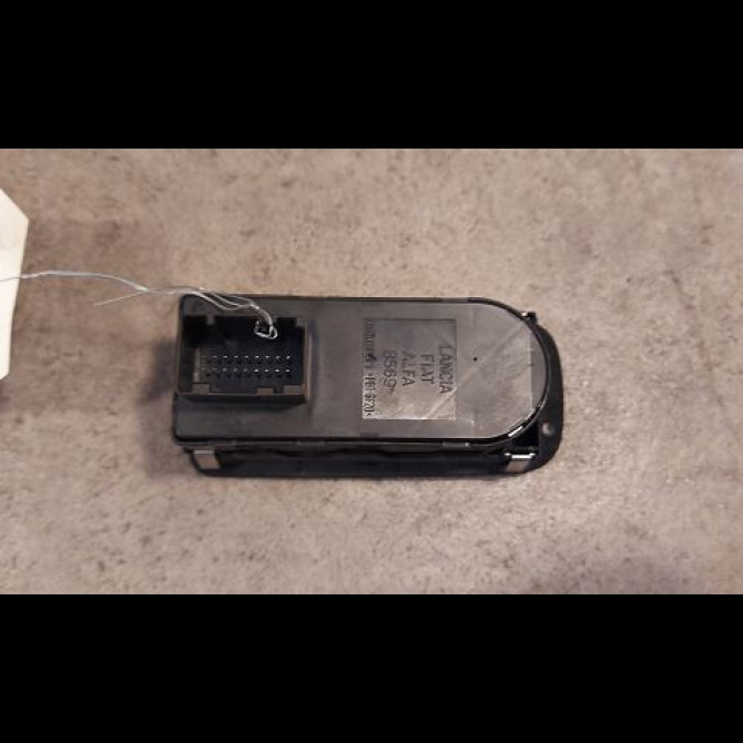 Commande lève-glace porte avant gauche occasion ALFA ROMEO MI.TO MI.TO Phase 1 2008-09-01->2016-12-31 1.3 JTDM 95ch 156085171 2