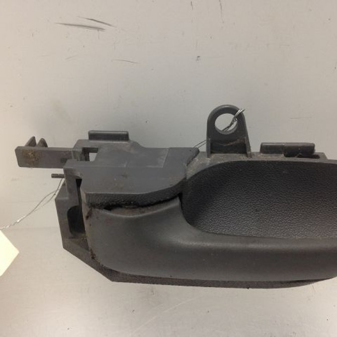 Poignee int porte avg occasion PEUGEOT 107 Phase 1 06-2005->12-2008 9143K9 1