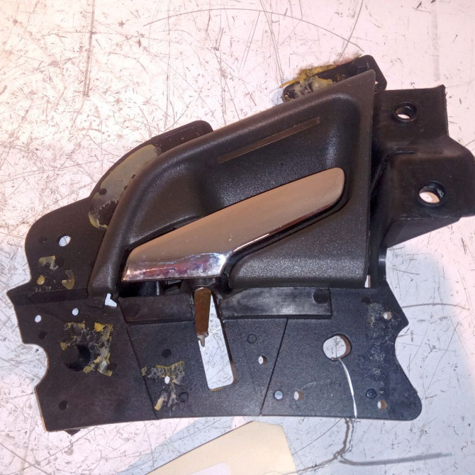 Poignee int porte arg occasion MERCEDES CLASSE E II Phase 2 09-1999->03-2002 E 220 CDI 2107660124 1