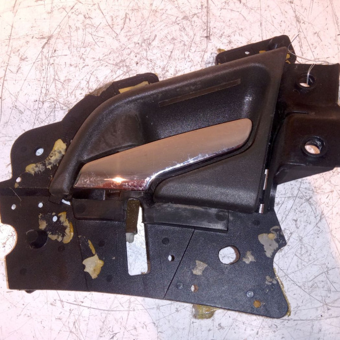 Poignee int porte avg occasion MERCEDES CLASSE E II Phase 2 09-1999->03-2002 E 220 CDI 2107660124 1