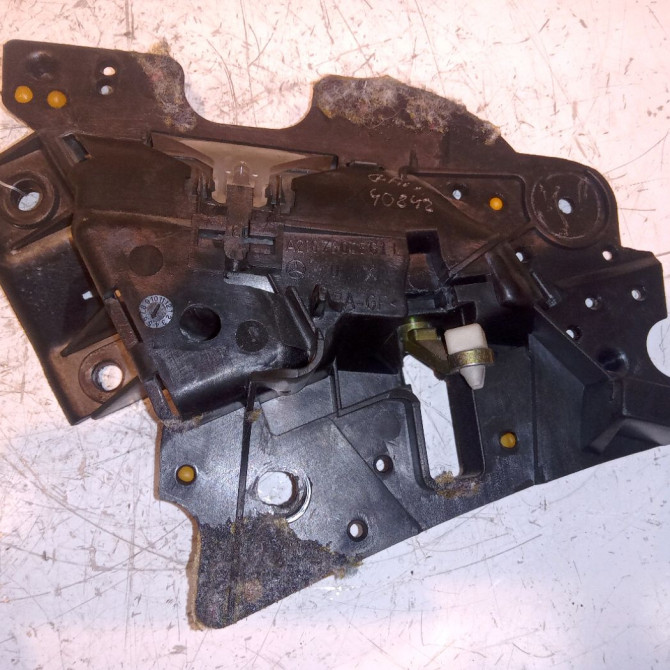 Poignee int porte avg occasion MERCEDES CLASSE E II Phase 2 09-1999->03-2002 E 220 CDI 2107660124 2