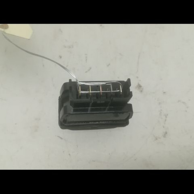 Commande lève-glace porte avant droite occasion CITROEN XSARA PICASSO Phase 2 02-2004->12-2010 1.6 HDI 92 ch 2