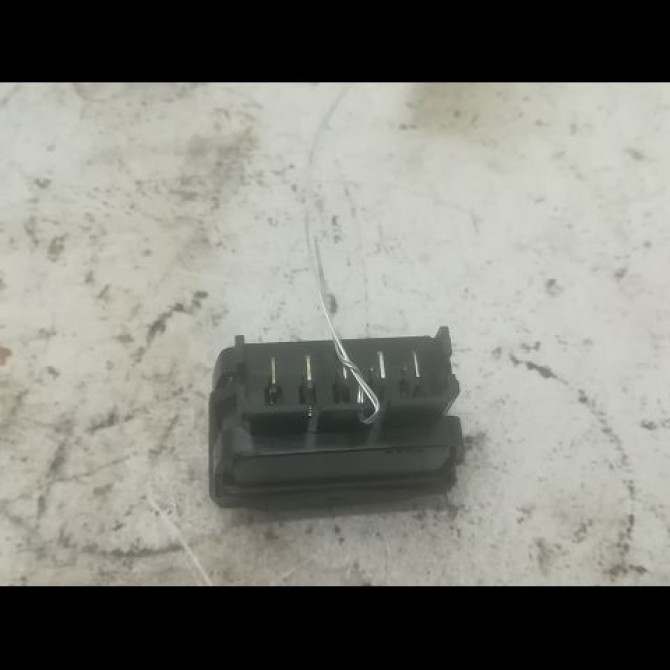 Commande lève-glace porte avant droite occasion CITROEN XSARA PICASSO Phase 2 02-2004->12-2010 1.6 HDI 110ch 2