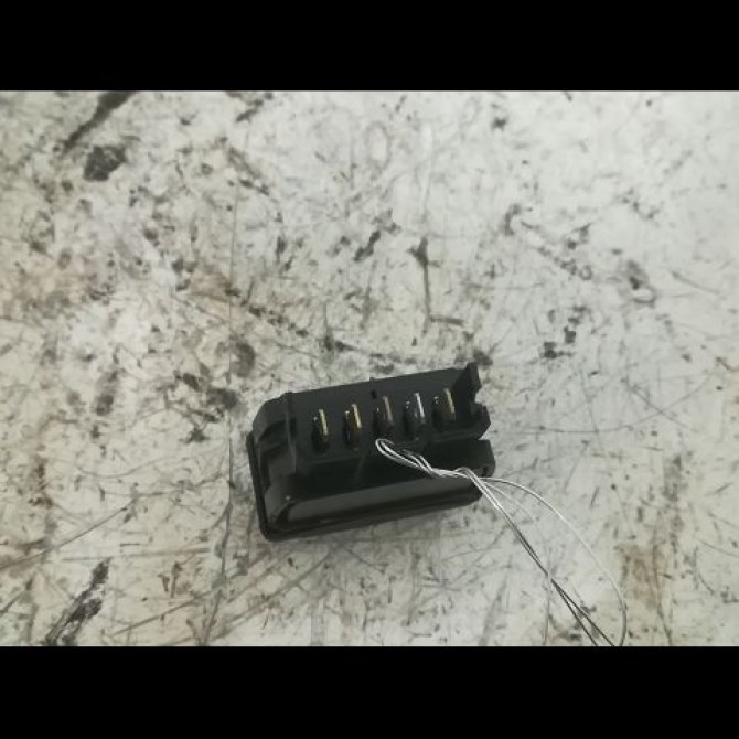 Commande lève-glace porte avant droite occasion CITROEN XSARA PICASSO Phase 2 02-2004->12-2010 1.6 HDI 110ch 2