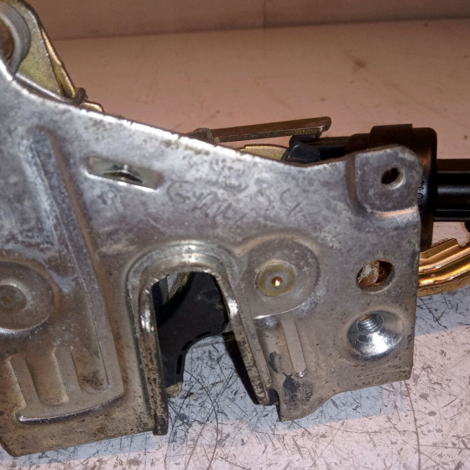 Serrure porte ard occasion MERCEDES CLASSE E II Phase 2 09-1999->03-2002 E 220 CDI 2027300635 3