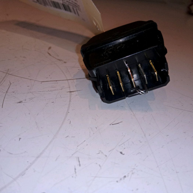 Commande lève-glace porte avant droite occasion CITROEN XSARA PICASSO Phase 2 02-2004->12-2010 1.6 HDI 110ch 2