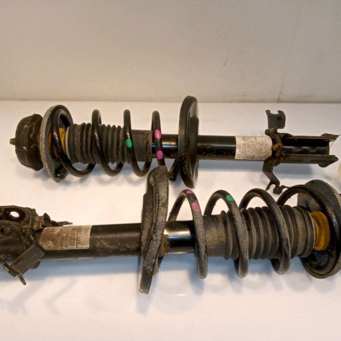 Amortisseur avant droit occasion DACIA LODGY Phase 1 01-2012->... 1.2 TCE 115ch 543028186R 1