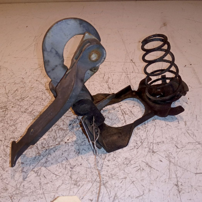 Serrure capot occasion MERCEDES CLASSE E II Phase 2 09-1999->03-2002 E 220 CDI 2108800960 1