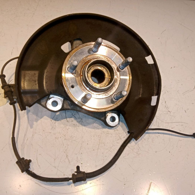 Moyeu avg occasion OPEL ASTRA IV 13583478 1