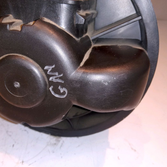 Ventilateur de chauffage occasion PEUGEOT 107 Phase 1 06-2005->12-2008 1.4 HDI 1608174880 4