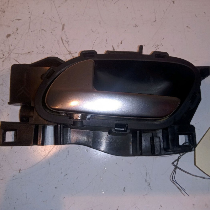 Poignee int porte avg occasion PEUGEOT 208 Phase 2 04-2015->... 1.6 BLUE HDI 100ch 96555518VV 1