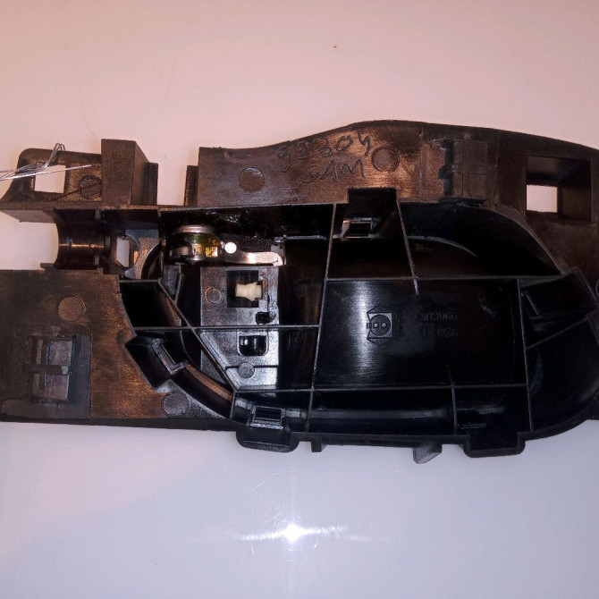 Poignee int porte avg occasion PEUGEOT 2008 Phase 1 01-2013->... 1.2i PURETECH 110ch 96555518VV 2