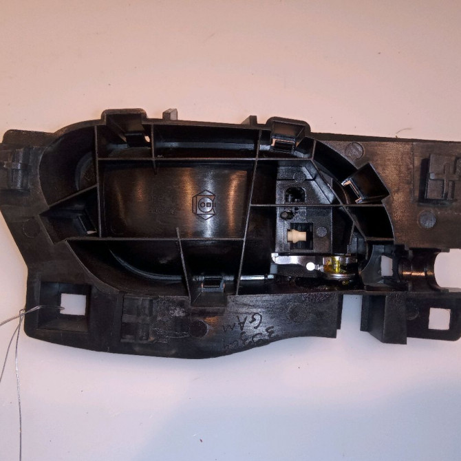 Poignee int porte arg occasion PEUGEOT 2008 Phase 1 01-2013->... 1.2i PURETECH 110ch 96555518VV 2