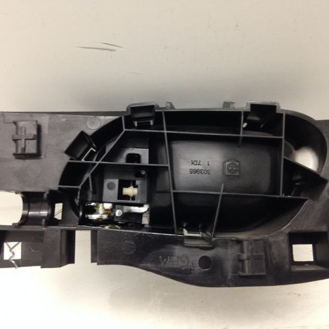 Poignee int porte ard occasion PEUGEOT 207 Phase 1 04-2006->06-2013 1.4 HDI 9144A5 2