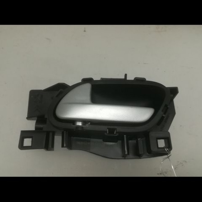 Poignee int porte avg occasion PEUGEOT 207 Phase 1 04-2006->06-2013 1.4 HDI 9143L8 1