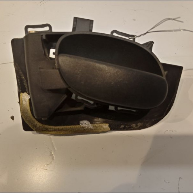 Poignee int porte avg occasion PEUGEOT 206 Phase 2 02-2003->02-2009 1.4i 88ch 9143A4 1
