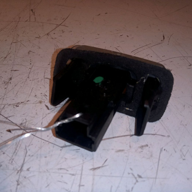 Eclaireur plaque de police d occasion PEUGEOT 207 Phase 1 04-2006->06-2013 1.4 HDI 70ch 2