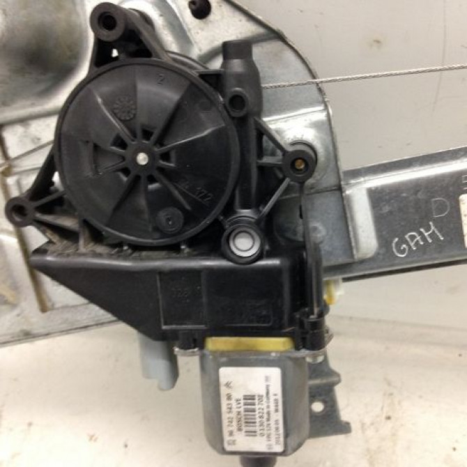 Mecanisme + moteur lève-glace avant droit occasion PEUGEOT 208 208 Phase 1 2012-03-01->2015-09-30 1.4 HDI 68ch 9673154380 2