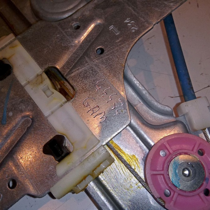 Mecanisme leve-glace arrière gauche occasion PEUGEOT 208 208 Phase 1 2012-03-01->2015-09-30 1.2 VTI 82ch 3