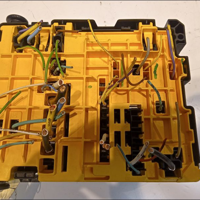 Platine fusible av occasion PEUGEOT 208 208 Phase 1 2012-03-01->2015-09-30 1.2 VTI 82ch 2