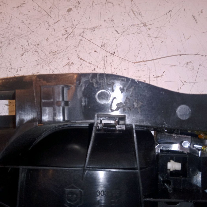 Poignee int porte ard occasion PEUGEOT 208 208 Phase 1 2012-03-01->2015-09-30 1.2 VTI 82ch 3