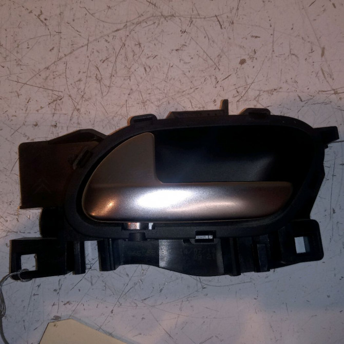Poignee int porte avg occasion PEUGEOT 208 208 Phase 1 2012-03-01->2015-09-30 1.2 VTI 82ch 1