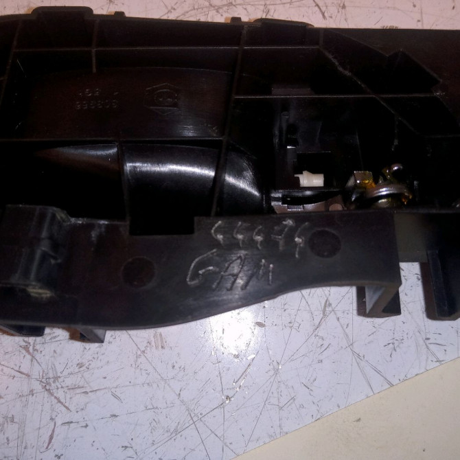 Poignee int porte avg occasion PEUGEOT 208 208 Phase 1 2012-03-01->2015-09-30 1.2 VTI 82ch 3