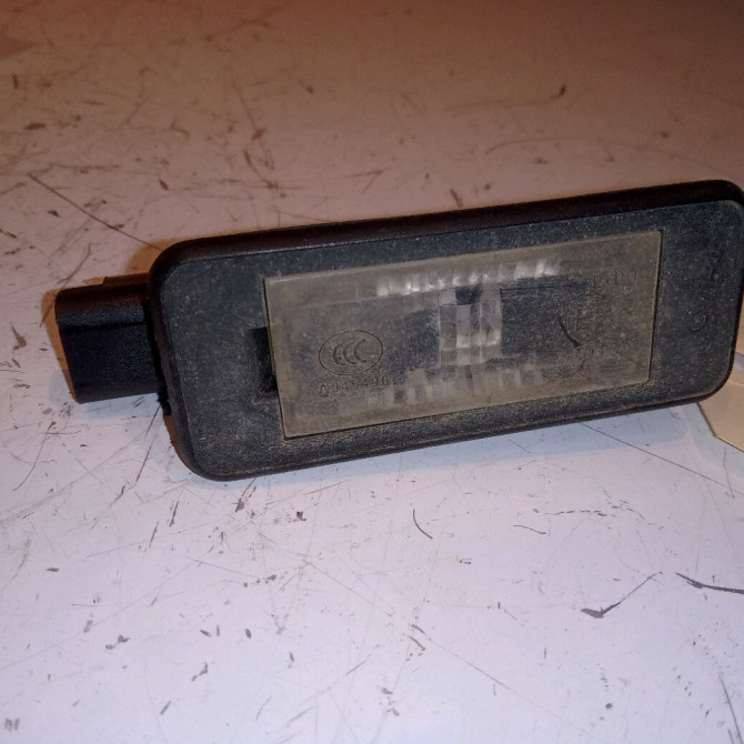 Eclaireur plaque de police g occasion PEUGEOT 208 208 Phase 1 2012-03-01->2015-09-30 1.2 VTI 82ch 1