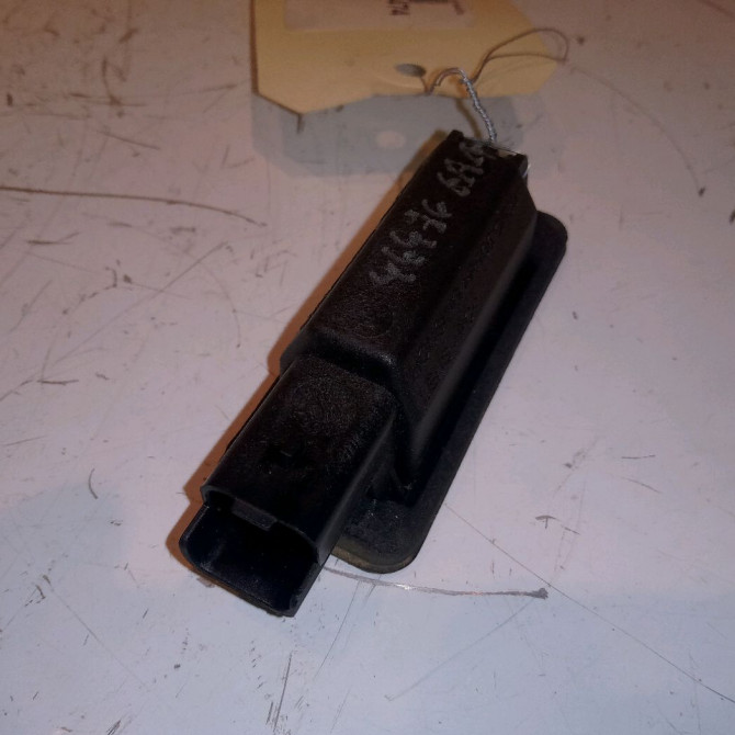 Eclaireur plaque de police g occasion PEUGEOT 208 208 Phase 1 2012-03-01->2015-09-30 1.2 VTI 82ch 2