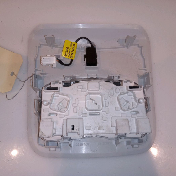 Plafonnier occasion PEUGEOT 208 208 Phase 1 2012-03-01->2015-09-30 1.2 VTI 82ch 2