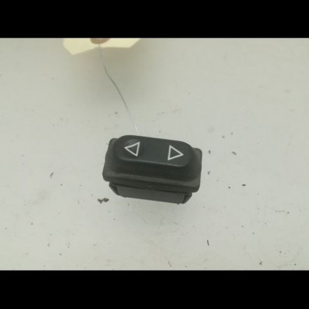 Commande lève-glace porte avant droite occasion PEUGEOT 306 Phase 1 09-1994->03-1997 1.9 TD