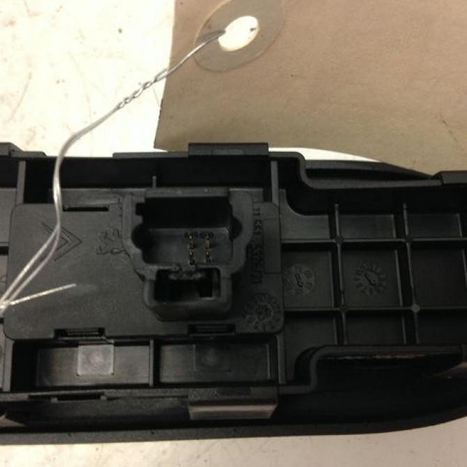 Commande lève-glace porte avant droite occasion PEUGEOT 307 Phase 1 SW 03-2002->07-2004 2.0 HDi 110ch 6554E7 2