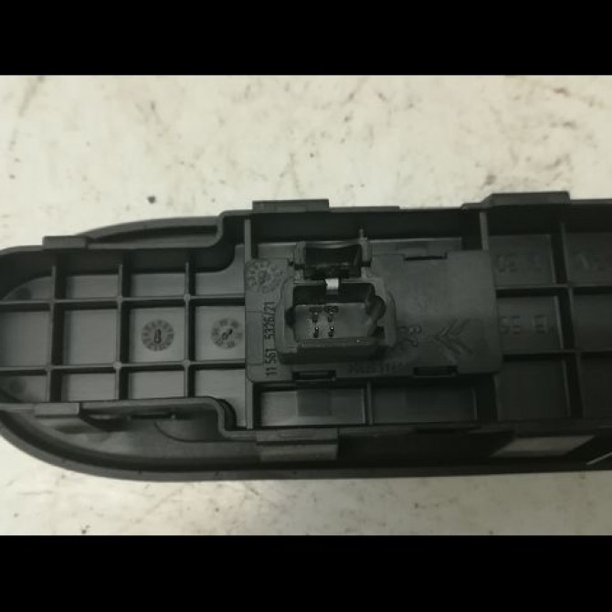 Commande lève-glace porte avant droite occasion PEUGEOT 307 Phase 1 04-2001->06-2005 1.4 HDI 8v 70ch 6554E7 2