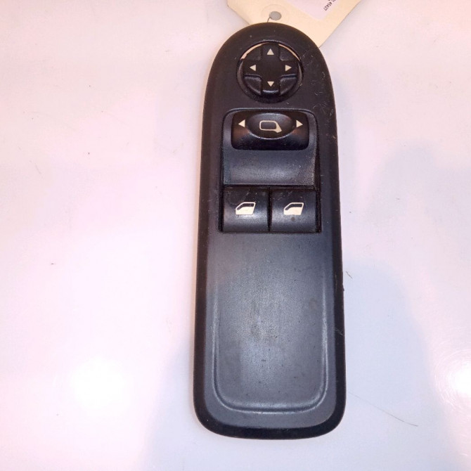 Commande lève-glace porte avant gauche occasion PEUGEOT 308 I 649024 1