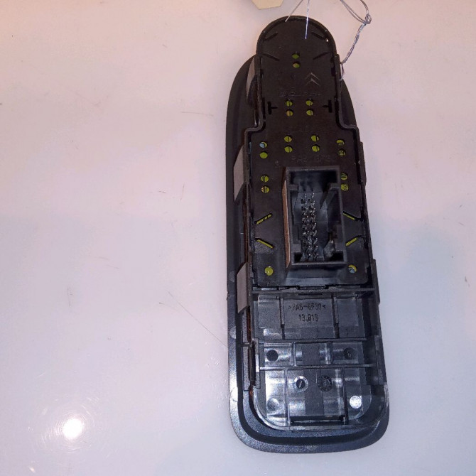 Commande lève-glace porte avant gauche occasion PEUGEOT 308 I 649024 2