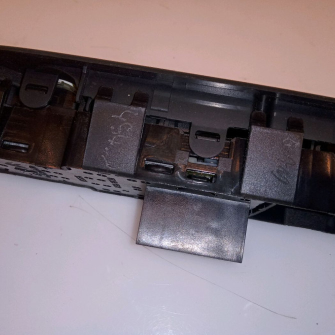 Commande lève-glace porte avant gauche occasion PEUGEOT 308 I 649024 3