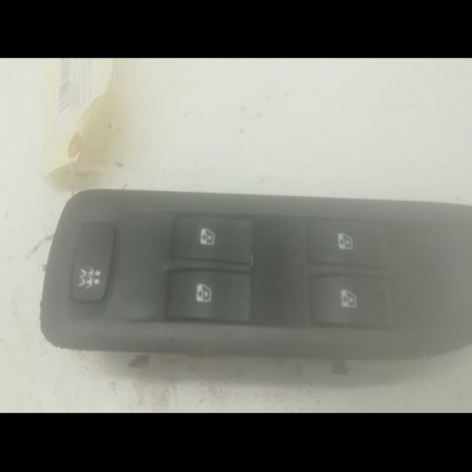 Commande lève-glace porte avant gauche occasion RENAULT VELSATIS Phase 1 01-2002->04-2005 3.0 DCI V6 177ch 7701208404 1