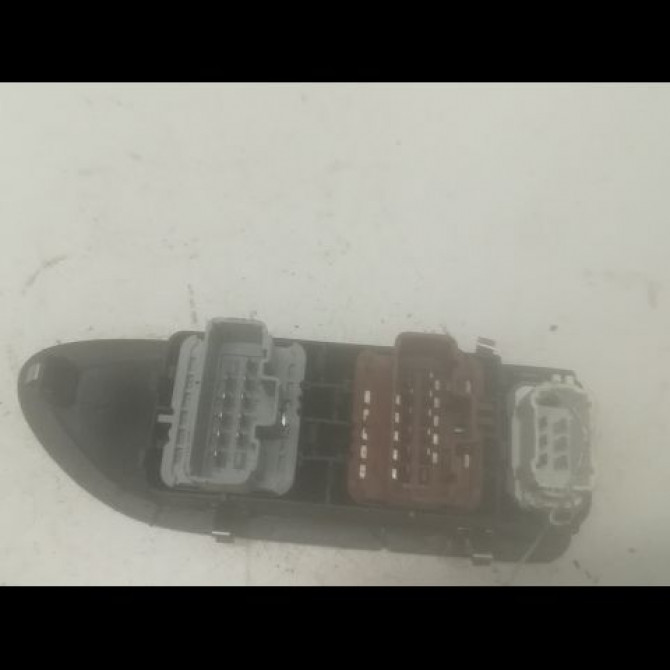 Commande lève-glace porte avant gauche occasion RENAULT VELSATIS Phase 1 01-2002->04-2005 3.0 DCI V6 177ch 7701208404 2