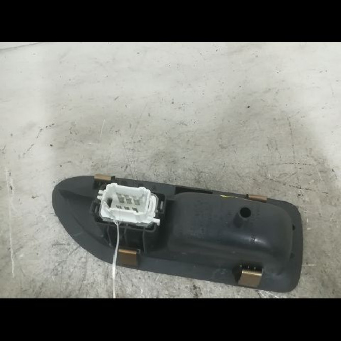 Commande leve-glace porte arrière gauche occasion RENAULT LAGUNA II Phase 2 ESTATE 03-2005->09-2007 1.9 DCI 130ch 8200315029 2
