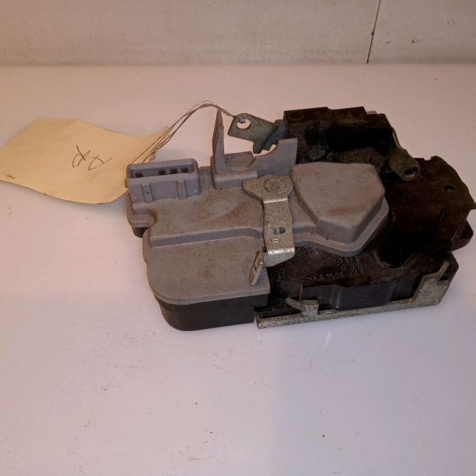 Serrure porte ard occasion PEUGEOT 206 + Phase 1 03-2009->05-2013 1.1i 60ch 9138J0 2