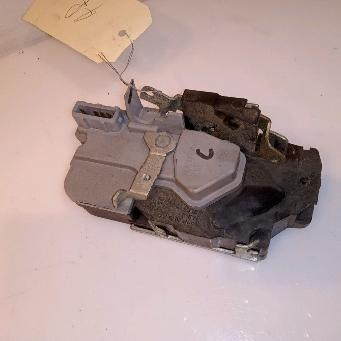 Serrure porte ard occasion PEUGEOT 206 + Phase 1 03-2009->05-2013 1.4 HDI 70ch 9138J0 2