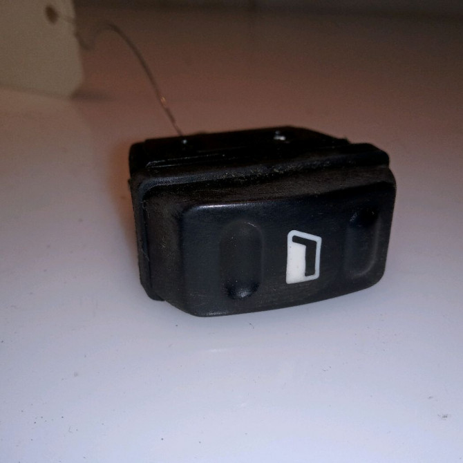 Commande lève-glace porte avant droite occasion CITROEN XSARA PICASSO Phase 2 02-2004->12-2010 1.6 HDI 110ch 1