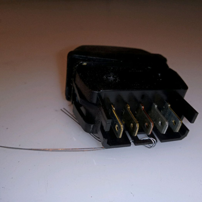 Commande lève-glace porte avant droite occasion CITROEN XSARA PICASSO Phase 2 02-2004->12-2010 1.6 HDI 110ch 2