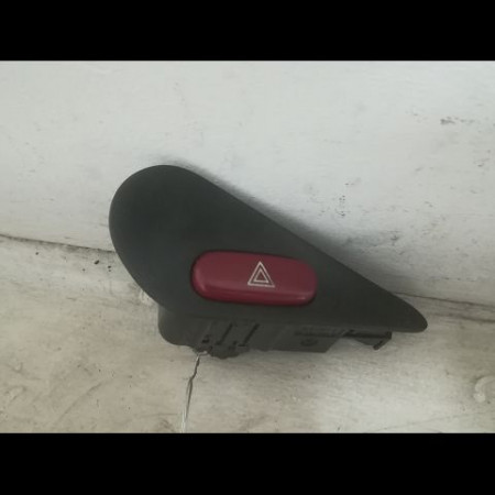 Bouton de warning occasion PEUGEOT 406 Phase 2 04-1999->04-2004 2.0 HDI 110ch 6552ZQ