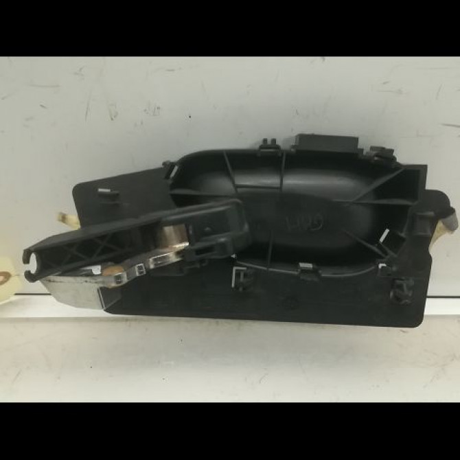 Poignee int porte avd occasion PEUGEOT 307 Phase 1 04-2001->06-2005 1.4 HDI 8v 70ch 9143F5 2